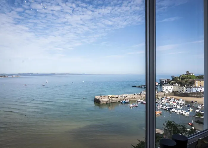 Pieces Of Eight - 2 Bedroom Apartment - Tenby -