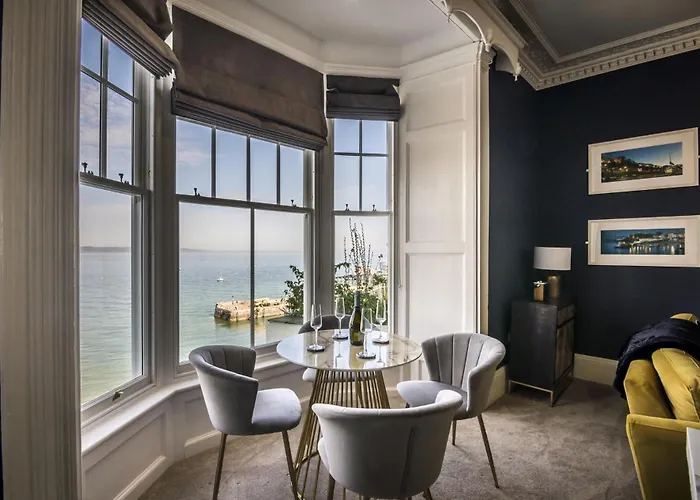 Pieces Of Eight - 2 Bedroom Apartment - Tenby -