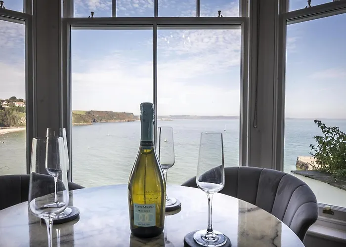 Pieces Of Eight - 2 Bedroom Apartment - Tenby -